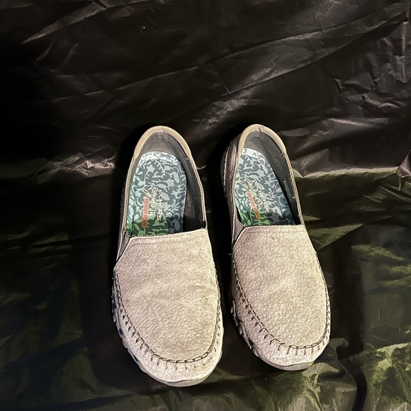Skechers Shoes - Like New Skechers Gray Loafers Relaxed Fit memory foam shoe women’s size 9